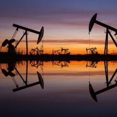 Цена на нефть падает, ОАЭ выходит из ОПЕК