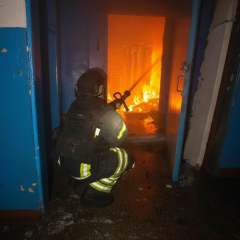 Рятувальники визволили трьох жінок з палаючого будинку