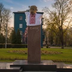Памятники Шевченко и Бикову в Краматорске