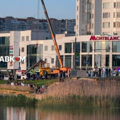 BMW вылетел на тротуар и сбил пешеходов