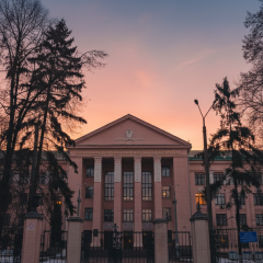 Інженер перед судом через покрівлю