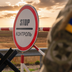 Україна скасувала обмеження на виїзд для жінок