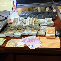 Обыски у высокопоставленных сотрудников Национальной полиции: изъято 22 млн грн и элитные автомобили