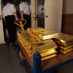 Продаж золота Росією через падіння доходів