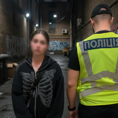18-летняя девушка напала на военного