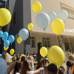 Група випускників складає НМТ