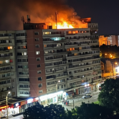 Російський дрон на житловому будинку