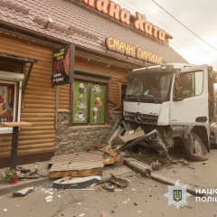 Авария на Хмельницкой области: грузовик в кафе