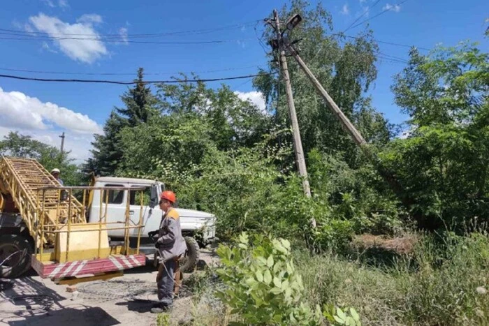 Енергетика, пострадавші будинки, включено світло