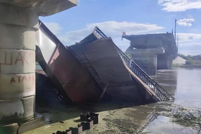 Вибухи у Києві та пожежа на мосту