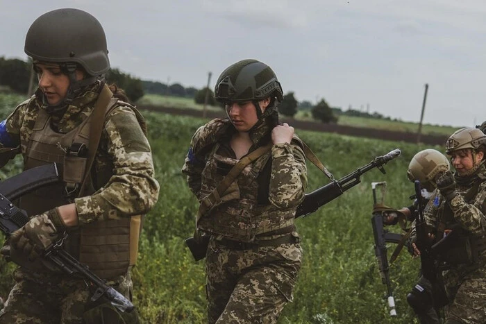 Нардепка розмірковує про виїзд закордон