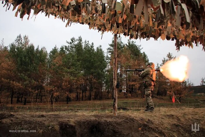 Знищена будівля після війни