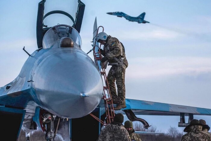 Воздушные силы уничтожают террористов в Военной операции