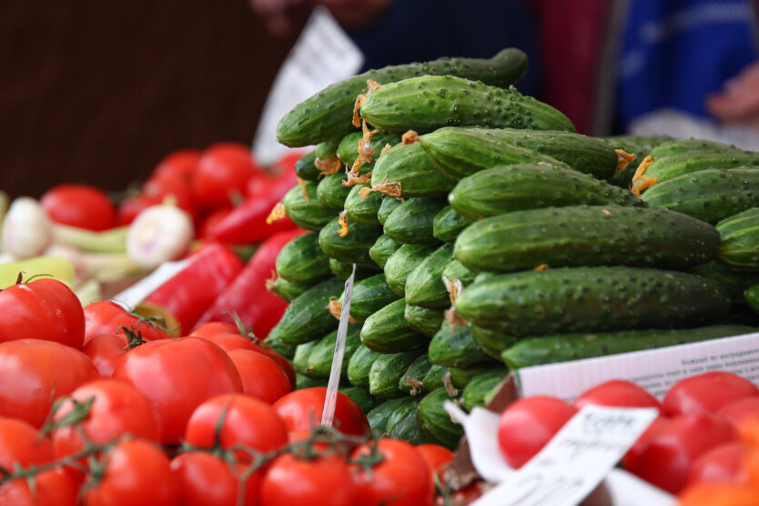 Мінус 50 гривень: в Україні обрушилися ціни на огірки та помідори