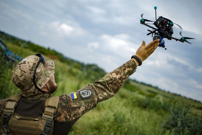 Виліт дрона знищив ворожий бліндаж