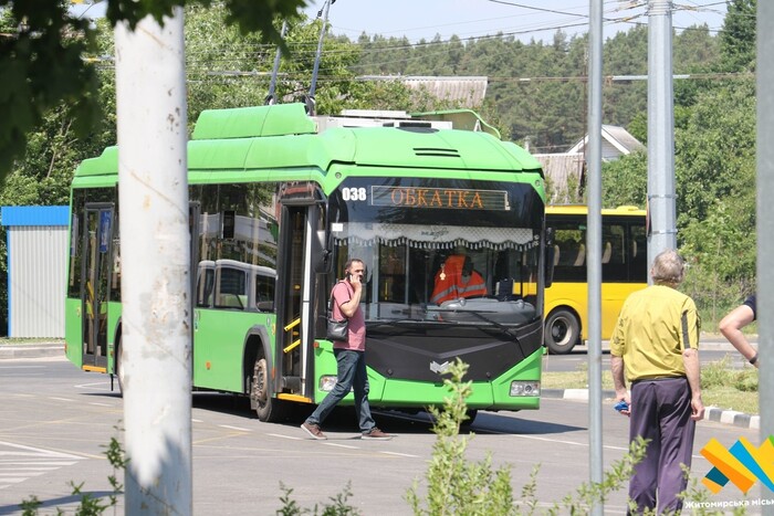 Тролейбус на новопобудованій трасі