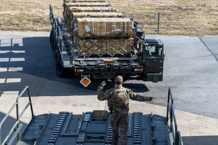 Постачання військової допомоги від США