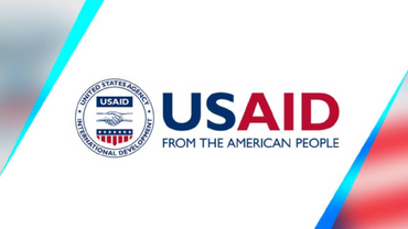Лого USAID запущено на фоне денежных купюр