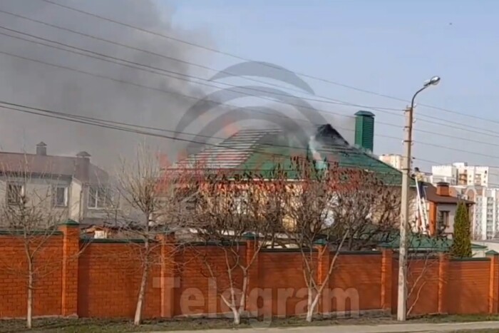 Горять будинки та автівки в Білгороді