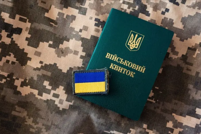 Зображення масової вакцинації військовослужбовців в ТЦК