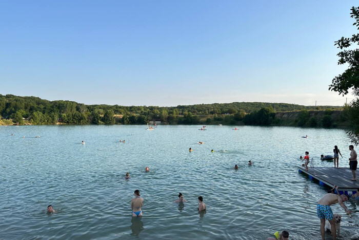 Літньої погоди та величезні хмари