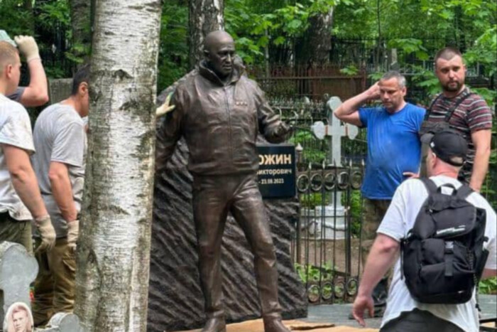 Пам'ятник Пригожину в Санкт-Петербурзі