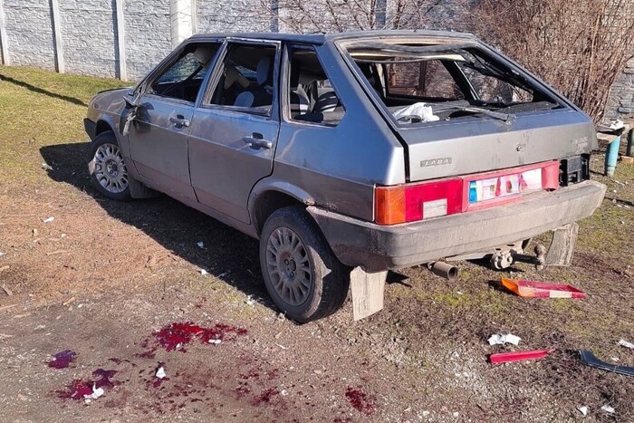 Поврежденный автомобиль от дрона в Днепропетровской области