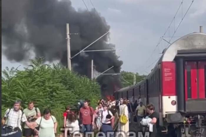 Потяг Прага-Будапешт столкнулся с автобусом в Словакии: есть погибшие (видео)