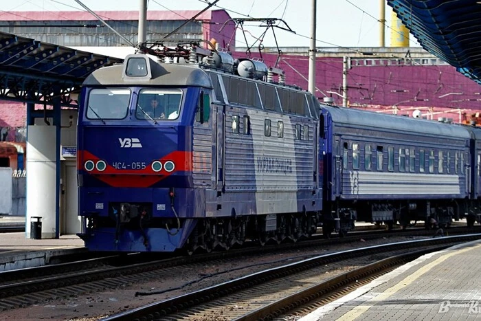 Список маршрутів затриманих потягів