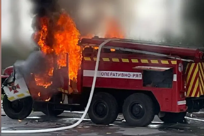 Рятувальники під обстрілом фото