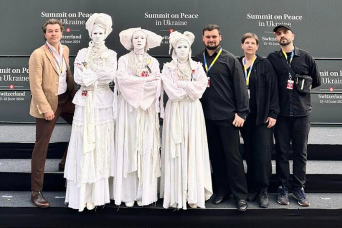 Сами мира в Швейцарии: делегатам показали украинский театральный суперхит