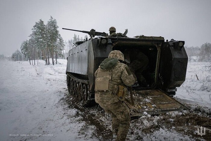 Американський флаг та зображення оружия