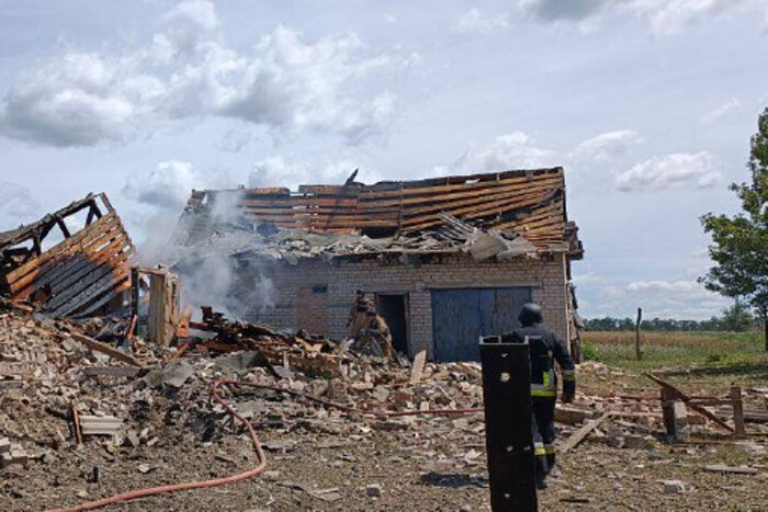 Удар по Запорізькій області: рятувальники показали наслідки (фото)