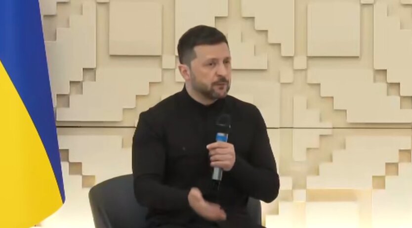 Зеленський: Росія наступає на всіх фронтах