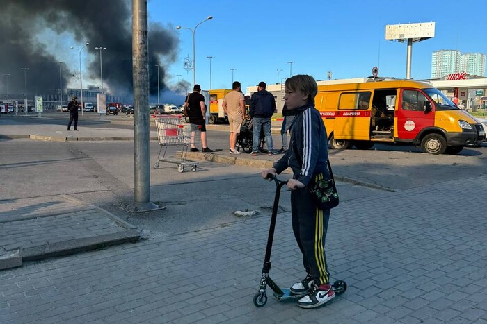 Вибух у гіпермаркеті: жертв може бути багато