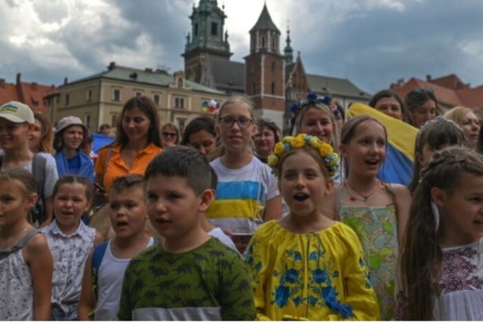 Польша изменяет правила для украинских беженцев. Как получить разрешение на проживание