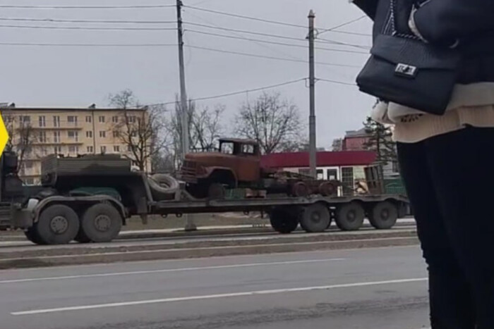 Вывоз разрушенной техники из Авдеевки