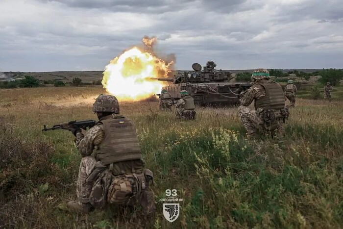 Загороджені ворожі війська на передовій