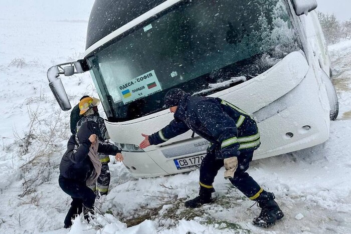 Транспорт у сніговій пастці