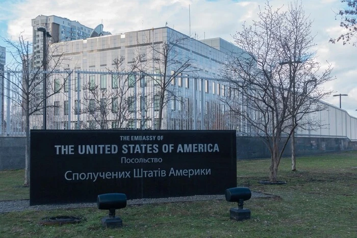 Посольство США попереджує про загрози ракет і дронів РФ