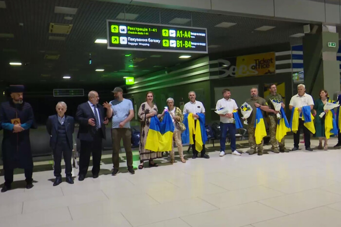 <p>Освобождение десятерых украинцев из плена: Зеленский показал трогательное видео</p> 