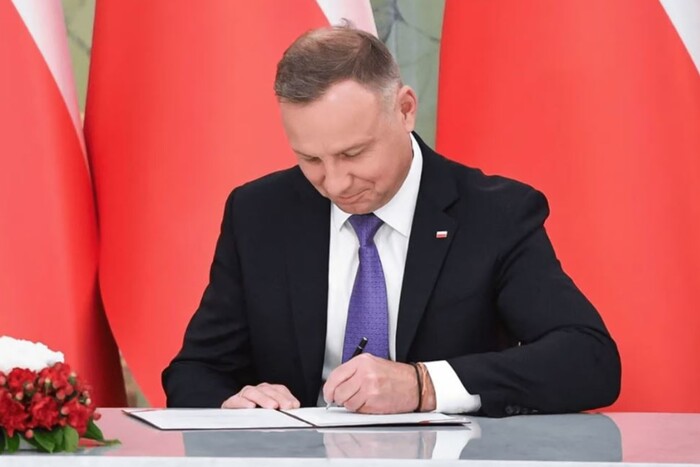 Дуда підписав закон про продовження захисту для українців у Польщі: є нововведення