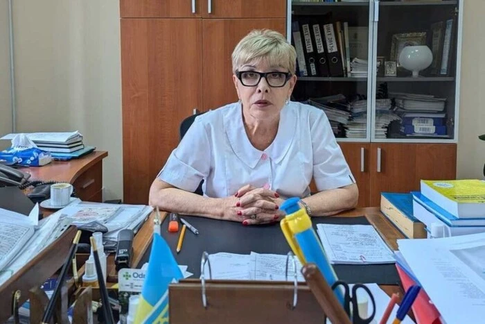 Чоловік, вийшовши після скандалу, йде від управління