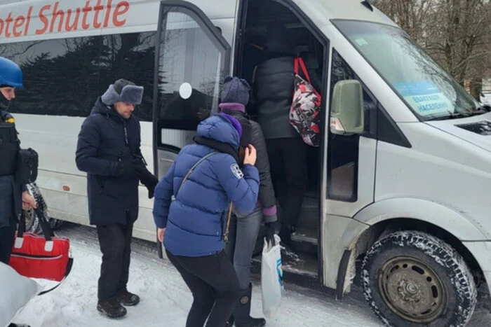 Будинок у Покровську з людьми