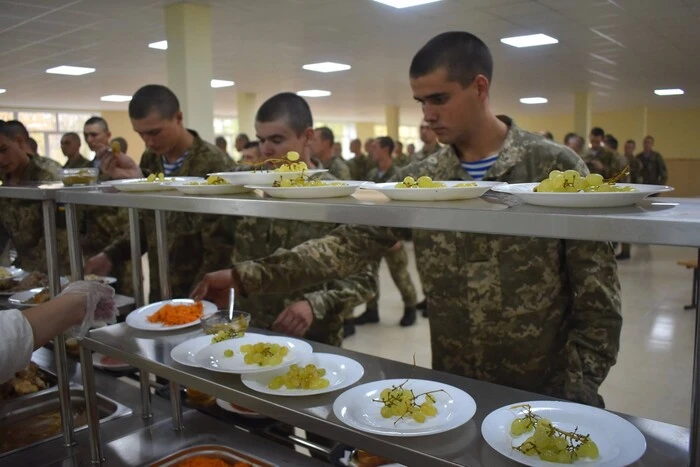 Закономерные половинки курочки на столе