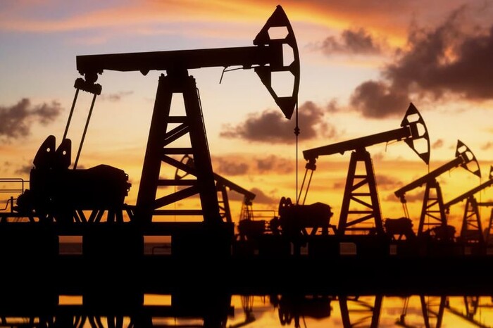 После атаки на завод в Калужской области произошла утечка нефти.
