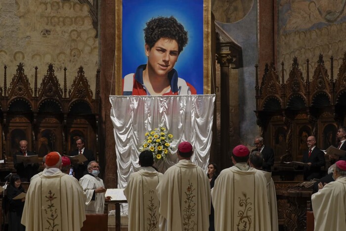 «Инфлюенсер Бога». Папа Римский признал 15-летнего блогера святым