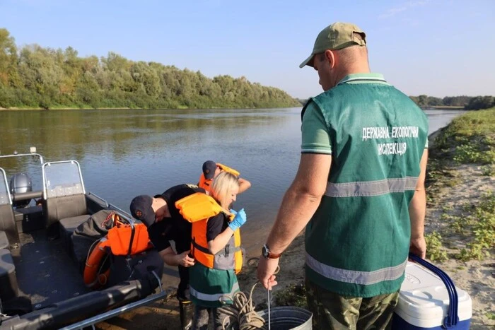 На Десне начинаются мероприятия по локализации органического загрязнения