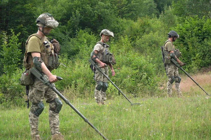 Герой України зберігає вибухонебезпечний пристрій