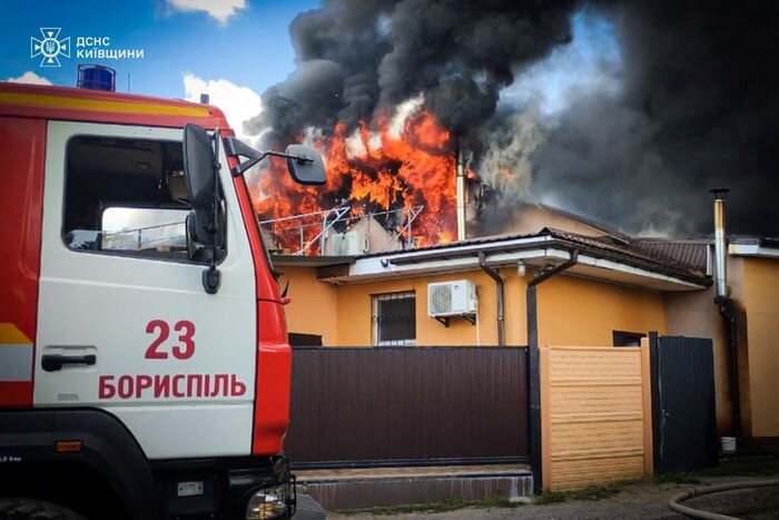 Обгоріла пекарня у Київській області (фото)